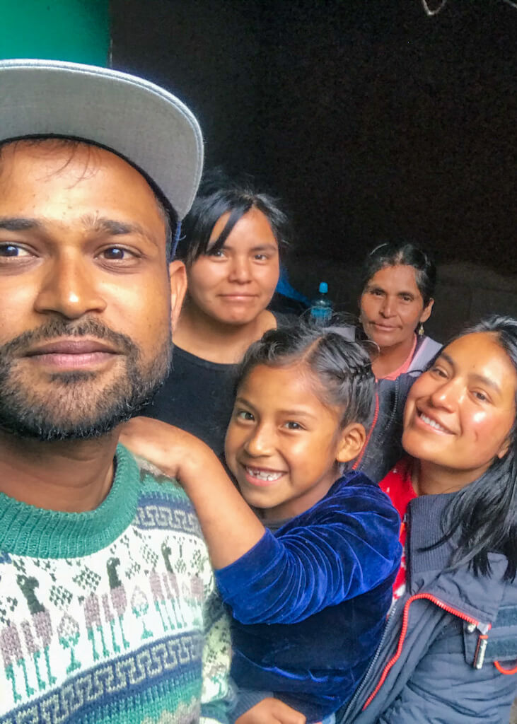 Finding one of the many families away from family | Urubamba, Peru